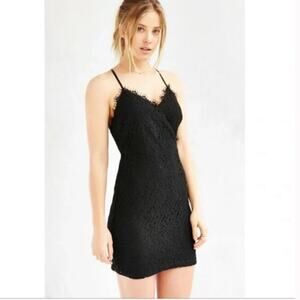 Kimichi Blue Lace Scallop Sleeveless Black Dress